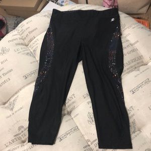 Energy Zone Black capri leggings size small
